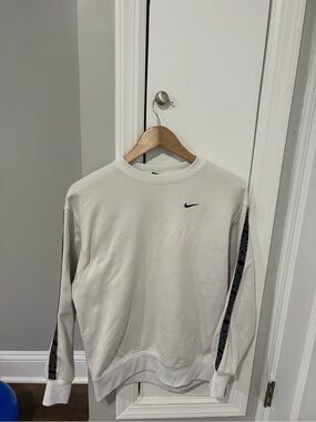 Nike White Crewneck Sweatshirt with Branded Sleeve Detail